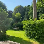 Idyllic House In A Scenic Garden بيت للعطل *