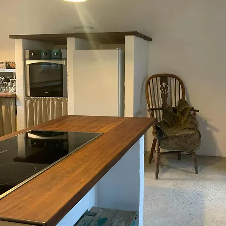 Idyllic House In A Scenic Garden 펜션