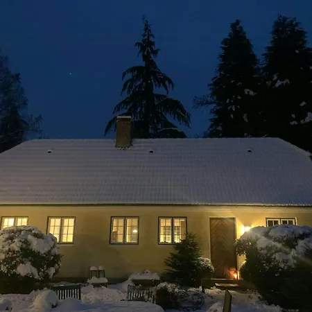 펜션 Idyllic House In A Scenic Garden Tirsbaek