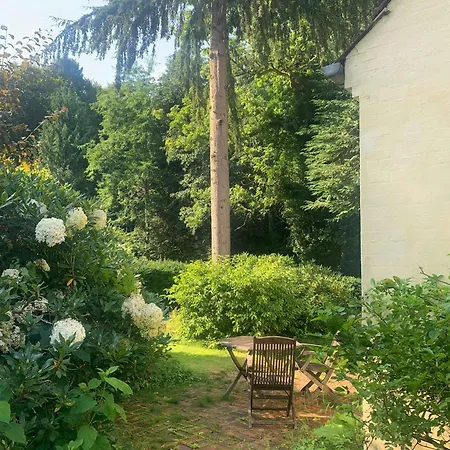 펜션 Idyllic House In A Scenic Garden