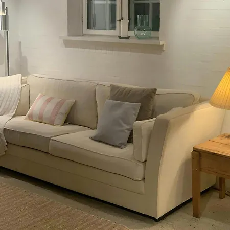 Сasa de vacaciones Idyllic House In A Scenic Garden