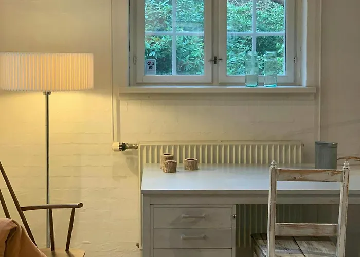 Idyllic House In A Scenic Garden Сasa de vacaciones Tirsbaek