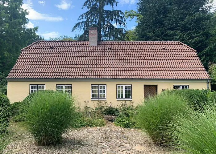 Idyllic House In A Scenic Garden Dom wakacyjny *