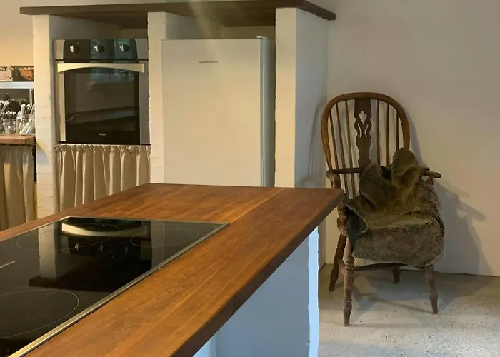 Idyllic House In A Scenic Garden Сasa de vacaciones