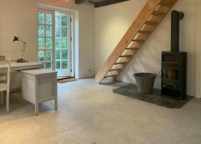 Сasa de vacaciones Idyllic House In A Scenic Garden *