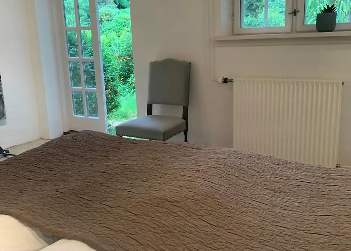 Idyllic House In A Scenic Garden Сasa de vacaciones