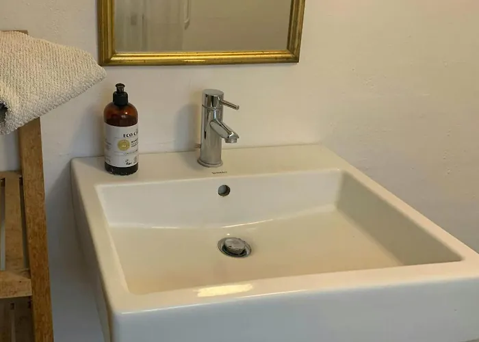 Dom wakacyjny Idyllic House In A Scenic Garden