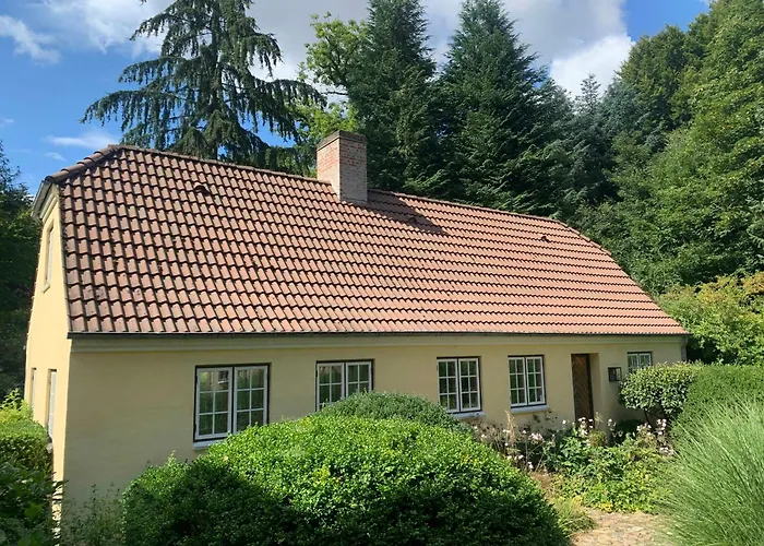 Idyllic House In A Scenic Garden *