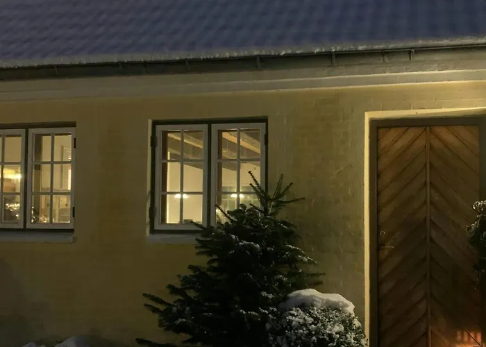 Idyllic House In A Scenic Garden Сasa de vacaciones Tirsbaek