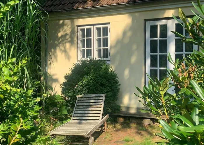 Dom wakacyjny Idyllic House In A Scenic Garden *