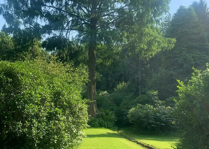 Idyllic House In A Scenic Garden Dom wakacyjny *